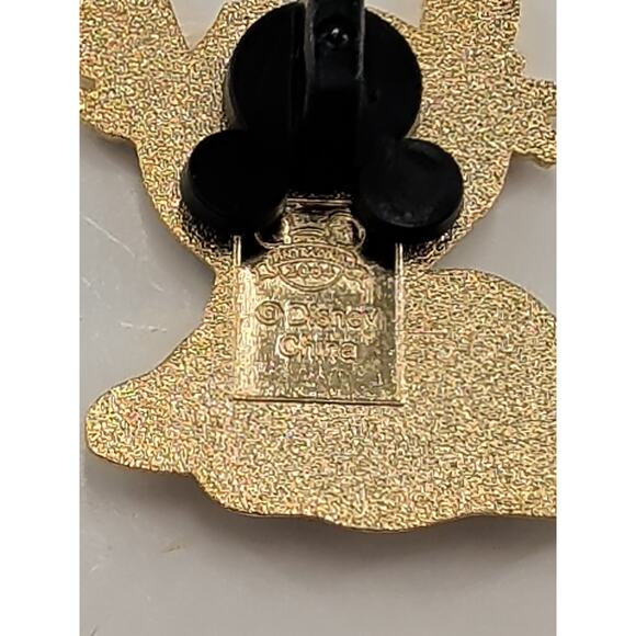 Disney Enamel Lilo & Stitch Pin “Stitch In Sand” Pin #32460-3D, 2004 - Picture 3 of 3
